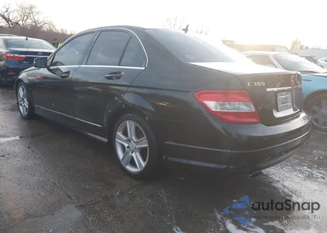 2011 Mercedes-Benz C 300 Sport 4Matic z USA, uszkodzony, nr VIN WDDGF8BB3BR167936